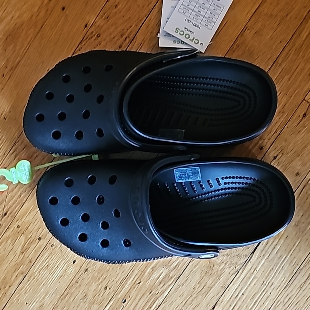 NWT Crocs 7 women's black